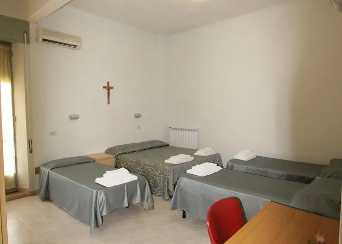 玛格丽特狄欧米拉佩尔假日之家酒店 2*